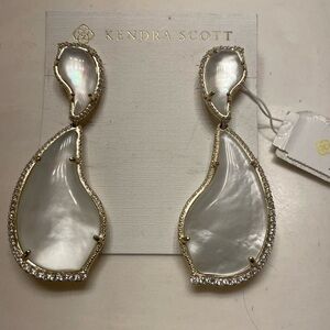 NWT Kendra Scott Mother of Pearl earrings